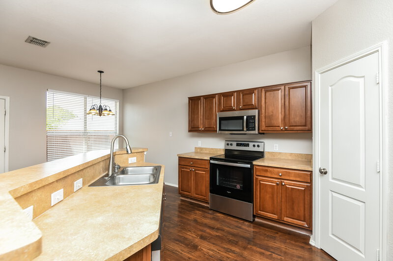 2,140/Mo, 6313 Seal Cv Fort Worth, TX 76179 Kitchen View 2