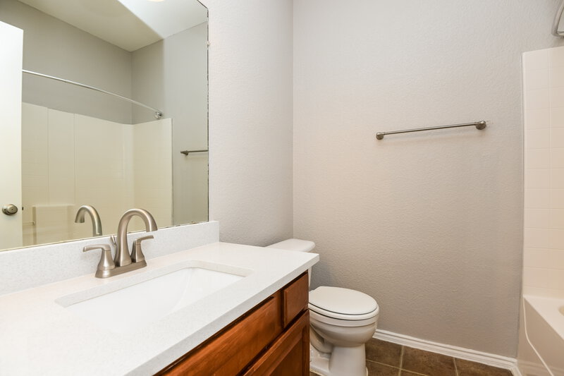 2,140/Mo, 6313 Seal Cv Fort Worth, TX 76179 Bathroom View