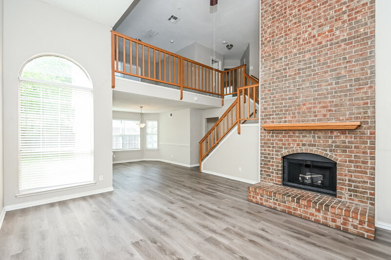 2,520/Mo, 4327 Meriden Ct Grand Prairie, TX 75052 Living Room View 2