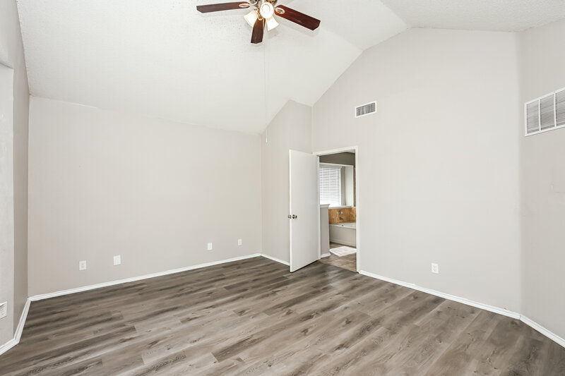 2,520/Mo, 4327 Meriden Ct Grand Prairie, TX 75052 Main Bedroom View 2