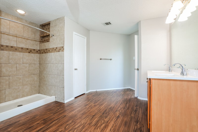 2,395/Mo, 4908 Chaps Ave Fort Worth, TX 76244 Main Bathroom View