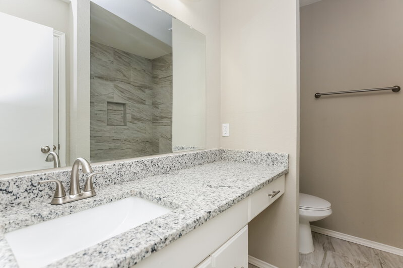 2,185/Mo, 2641 Claremont Dr Grand Prairie, TX 75052 Bathroom View