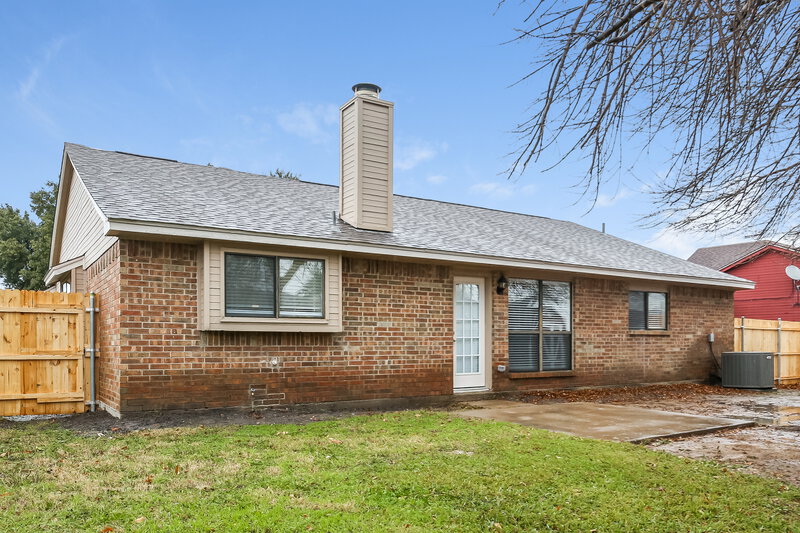 2,185/Mo, 2641 Claremont Dr Grand Prairie, TX 75052 Rear View