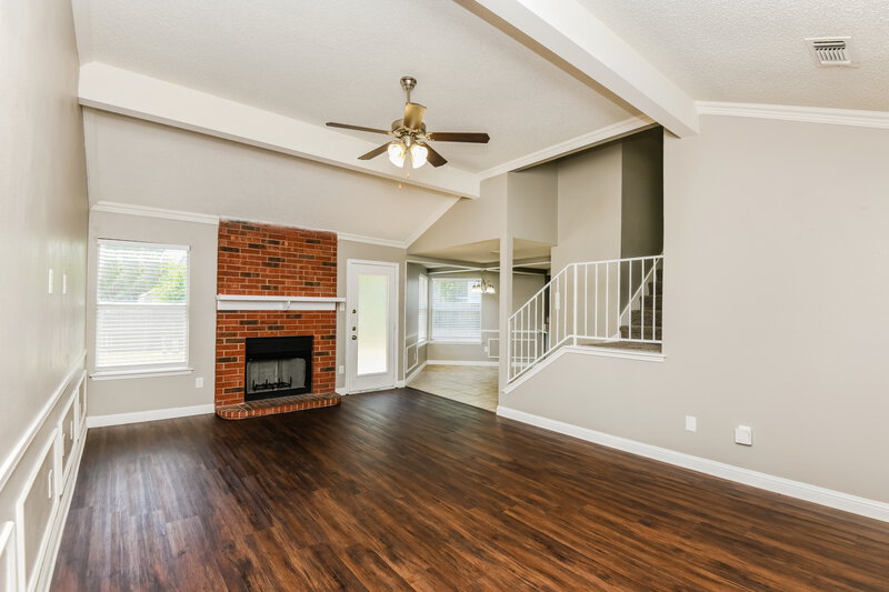 2,565/Mo, 610 Lemon Dr Arlington, TX 76018 Living Room View 2