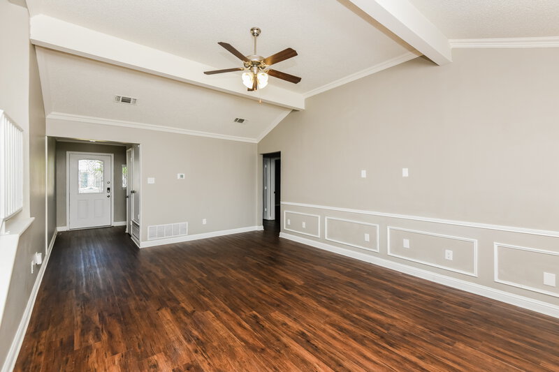 2,565/Mo, 610 Lemon Dr Arlington, TX 76018 Living Room View 3