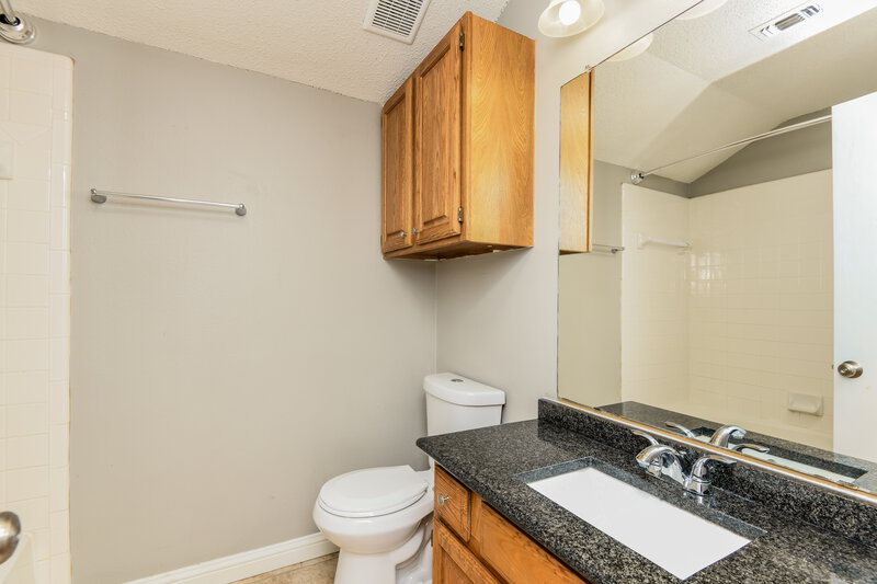 2,565/Mo, 610 Lemon Dr Arlington, TX 76018 Bathroom View 2