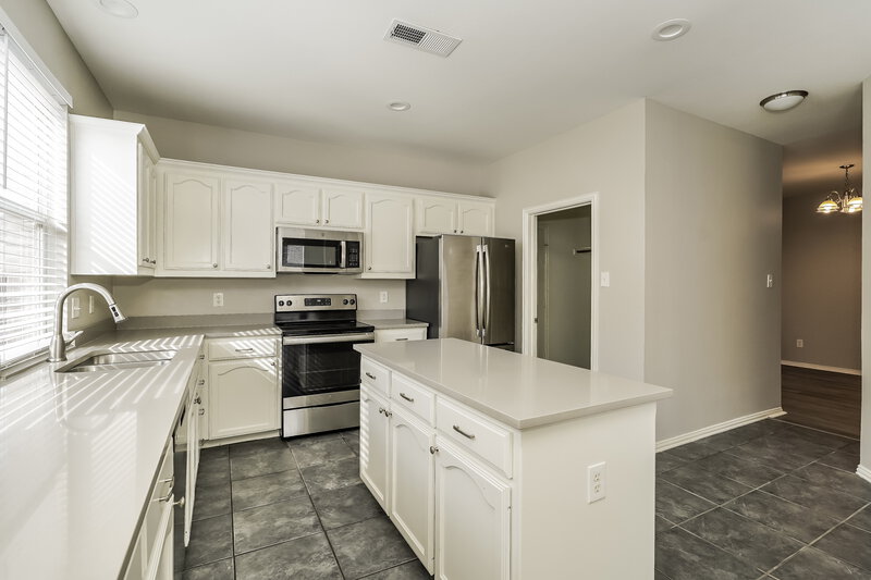 2,560/Mo, 2721 Lynx Ln Fort Worth, TX 76244 Kitchen View