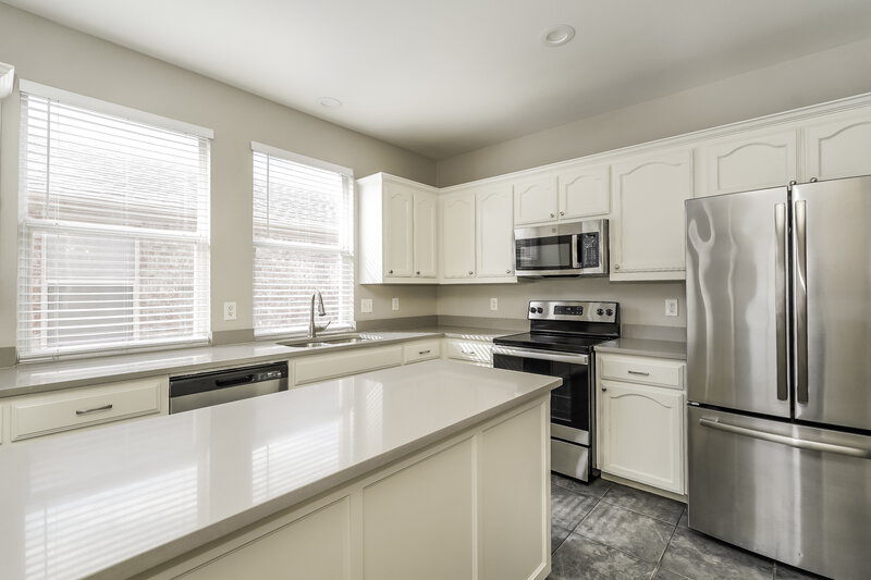 2,560/Mo, 2721 Lynx Ln Fort Worth, TX 76244 Kitchen View 2