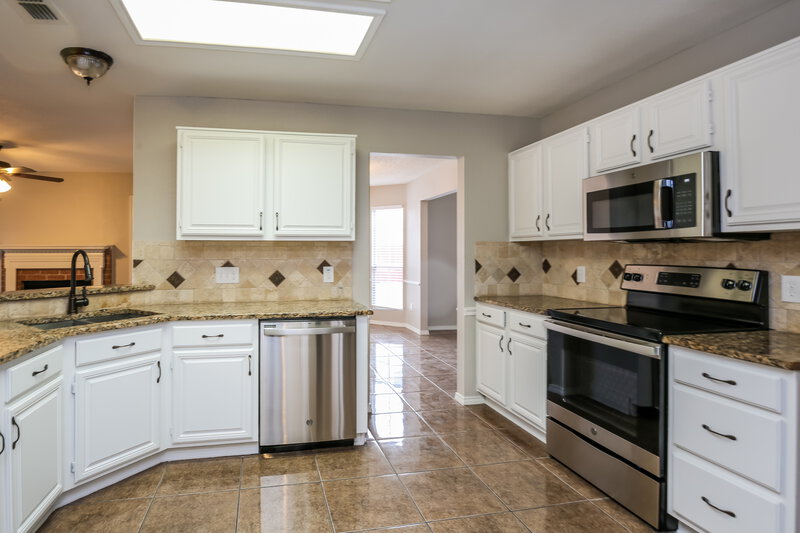 3,220/Mo, 2708 Country Creek Ln Fort Worth, TX 76123 Kitchen View