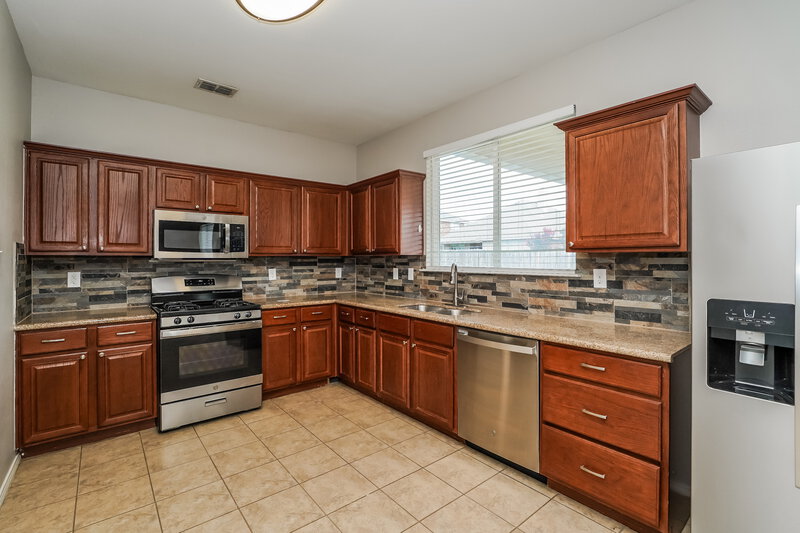 2,220/Mo, 5000 Caraway Dr Fort Worth, TX 76179 Kitchen View 2