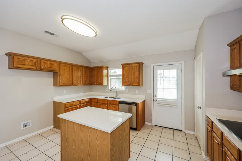 2,230/Mo, 4203 Highgrove Dr Arlington, TX 76001 Kitchen View 2