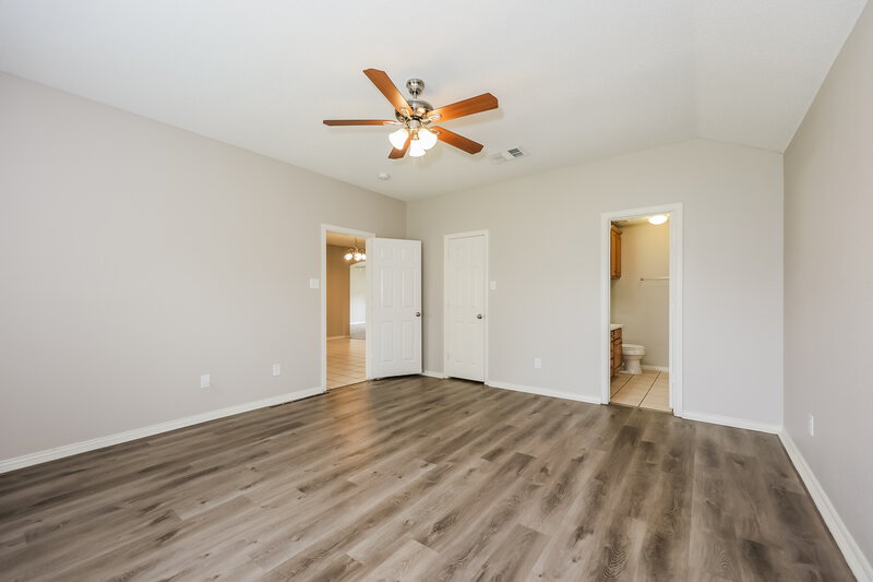 2,230/Mo, 4203 Highgrove Dr Arlington, TX 76001 Main Bedroom View 2