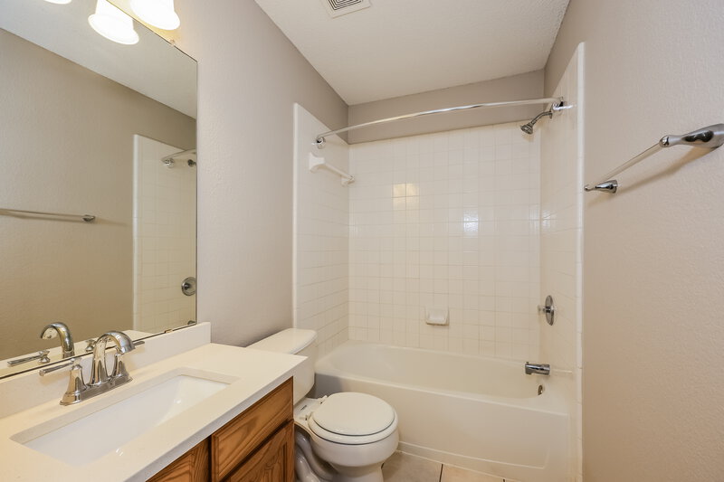 2,230/Mo, 4203 Highgrove Dr Arlington, TX 76001 Bathroom View