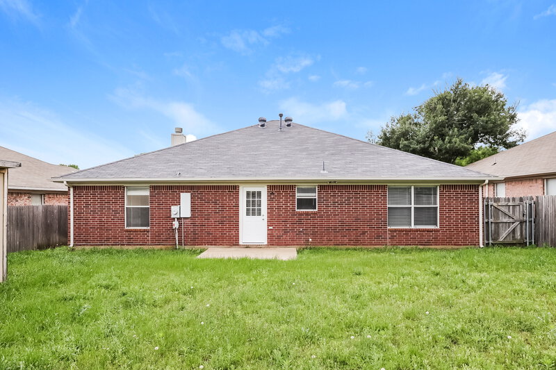 2,230/Mo, 4203 Highgrove Dr Arlington, TX 76001 Rear View 2