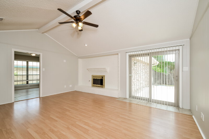 2,490/Mo, 1915 Sierra Dr Lewisville, TX 75077 Living Room View