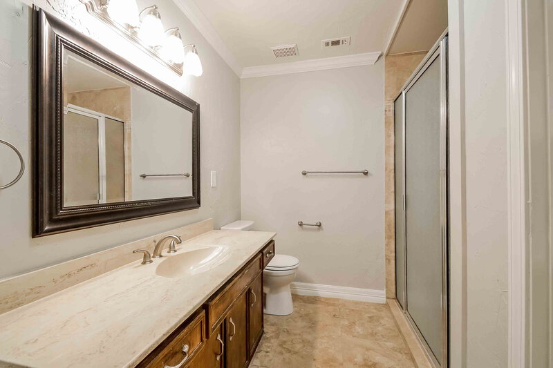 2,490/Mo, 1915 Sierra Dr Lewisville, TX 75077 Main Bathroom View