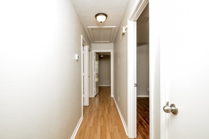 2,490/Mo, 1915 Sierra Dr Lewisville, TX 75077 Hallway View