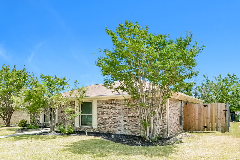 2,490/Mo, 1915 Sierra Dr Lewisville, TX 75077 Rear View