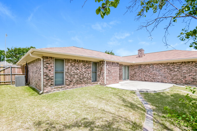 2,490/Mo, 1915 Sierra Dr Lewisville, TX 75077 Rear View 2