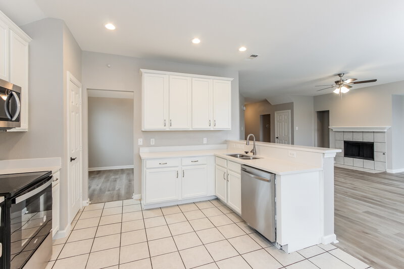 2,720/Mo, 2109 Preston Trl Forney, TX 75126 Kitchen View 2