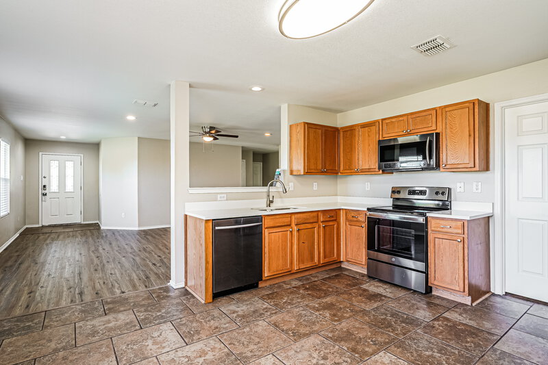 1,825/Mo, 16737 Woodside Dr Justin, TX 76247 Kitchen View 3