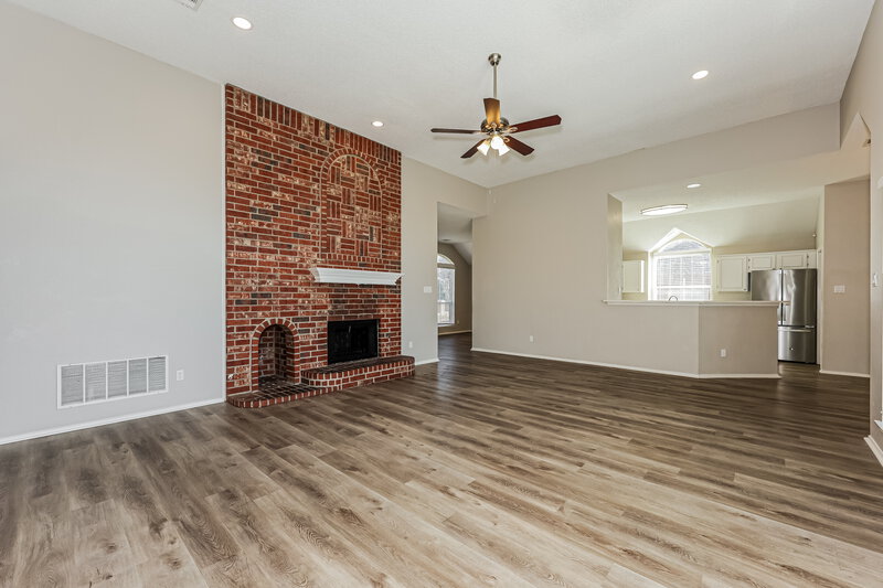 2,455/Mo, 1217 Sutters Way Mesquite, TX 75181 Living Room View 2