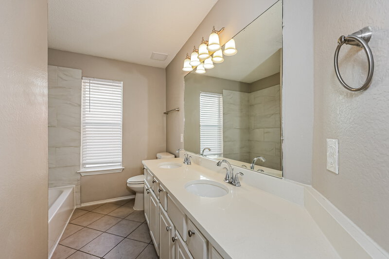 2,455/Mo, 1217 Sutters Way Mesquite, TX 75181 Bathroom View