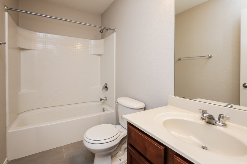 2,400/Mo, 8409 Star Thistle Dr Fort Worth, TX 76179 Bathroom View