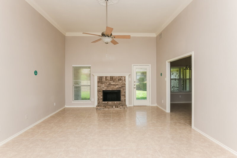 2,485/Mo, 801 Havenwood Ln S Fort Worth, TX 76112 Living Room View