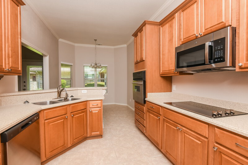2,485/Mo, 801 Havenwood Ln S Fort Worth, TX 76112 Kitchen View