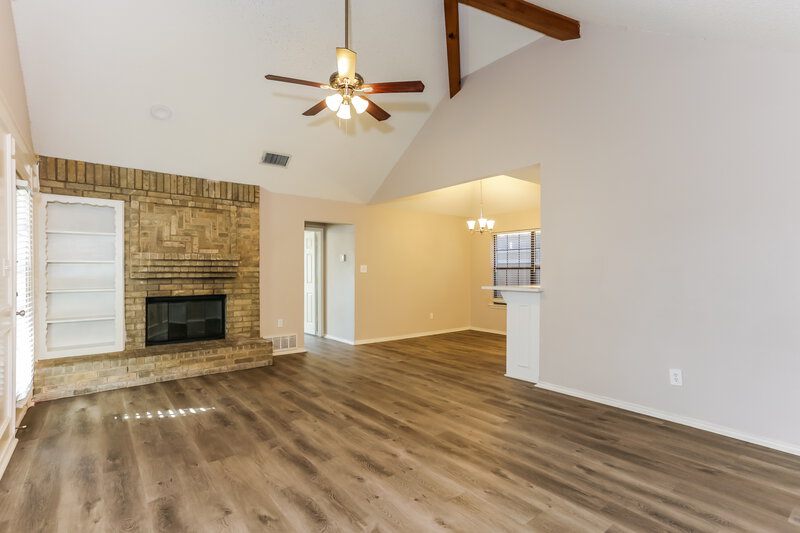 1,865/Mo, 6305 Woodcreek Trl Fort Worth, TX 76179 Living Room View