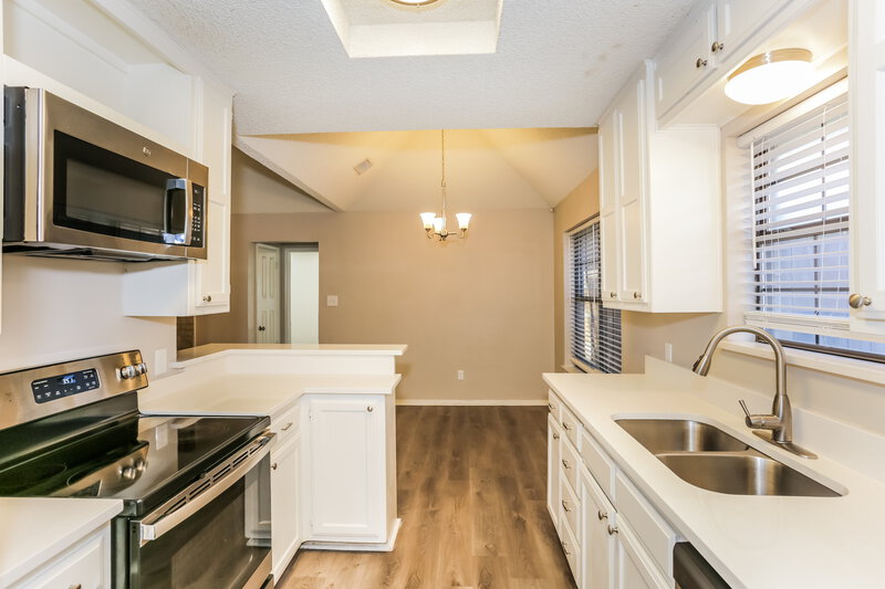 1,865/Mo, 6305 Woodcreek Trl Fort Worth, TX 76179 Kitchen View 2