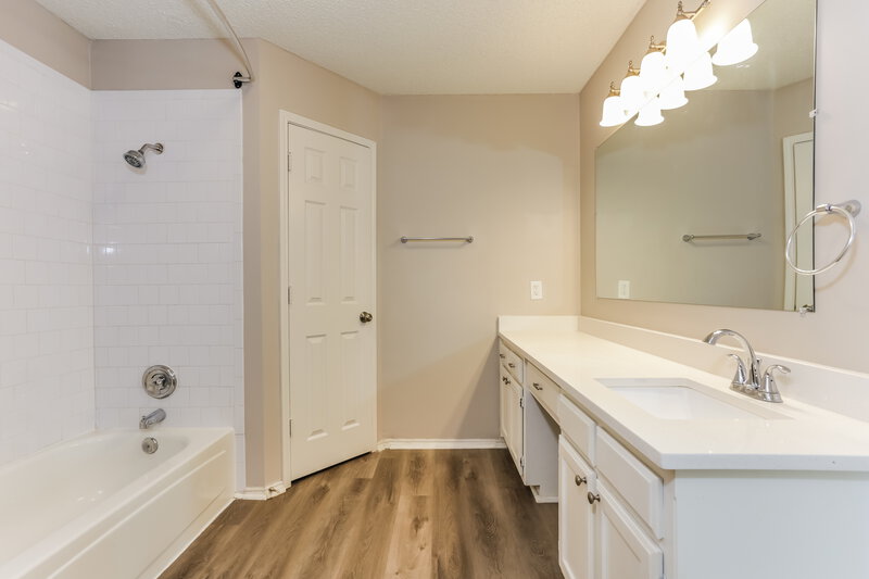 1,865/Mo, 6305 Woodcreek Trl Fort Worth, TX 76179 Main Bathroom View