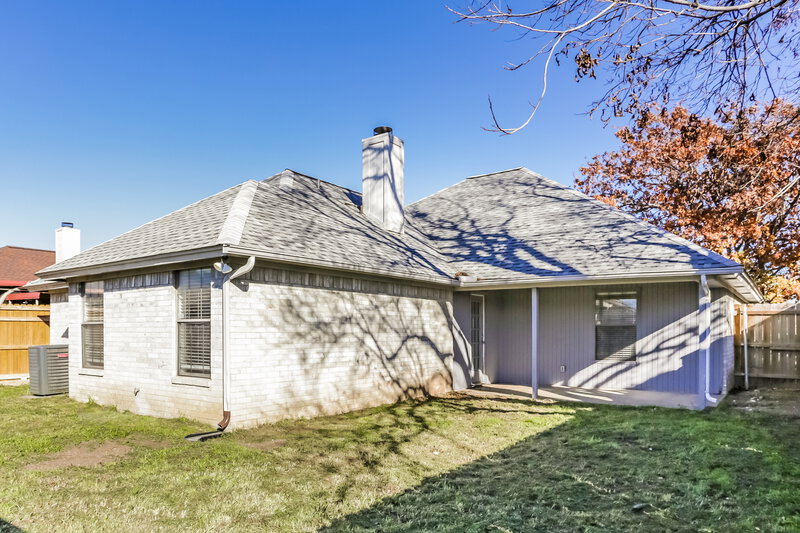 1,865/Mo, 6305 Woodcreek Trl Fort Worth, TX 76179 Rear View