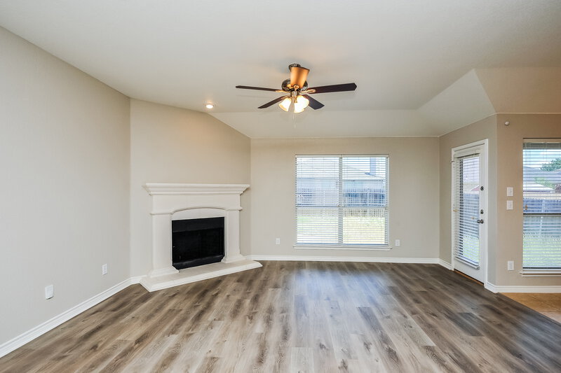 2,110/Mo, 9216 Jason Dr Fort Worth, TX 76108 Living Room View
