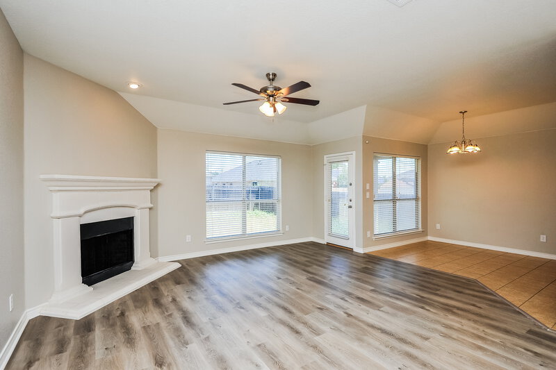 2,110/Mo, 9216 Jason Dr Fort Worth, TX 76108 Living Room View 3