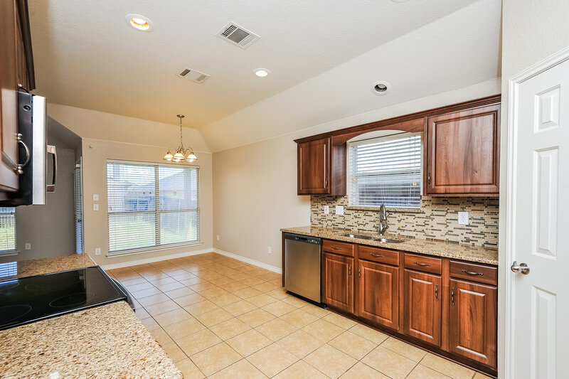 2,110/Mo, 9216 Jason Dr Fort Worth, TX 76108 Kitchen View