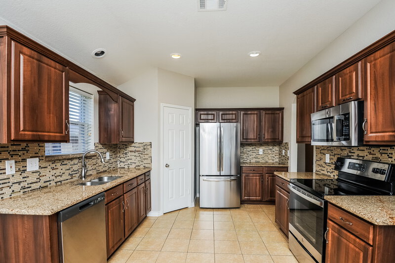2,110/Mo, 9216 Jason Dr Fort Worth, TX 76108 Kitchen View 2