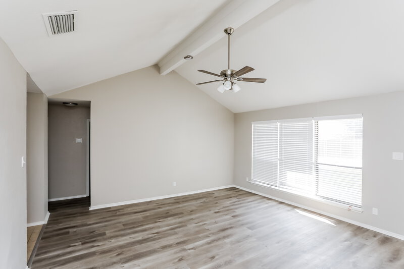 2,050/Mo, 1272 Roan Dr Lancaster, TX 75134 Main Bedroom View