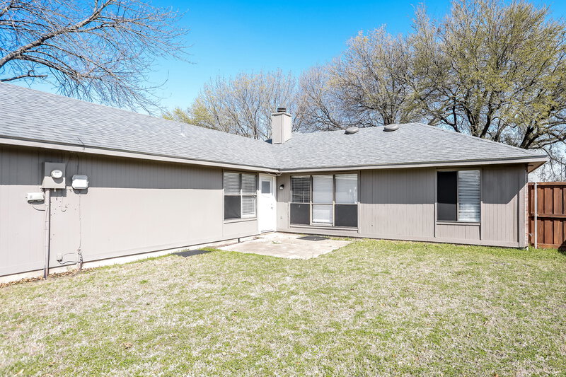 2,050/Mo, 1272 Roan Dr Lancaster, TX 75134 Rear View