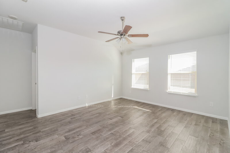 2,125/Mo, 2201 Denmark Ln Fort Worth, TX 76108 Living Room View 2