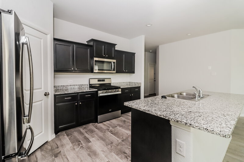 2,125/Mo, 2201 Denmark Ln Fort Worth, TX 76108 Kitchen View