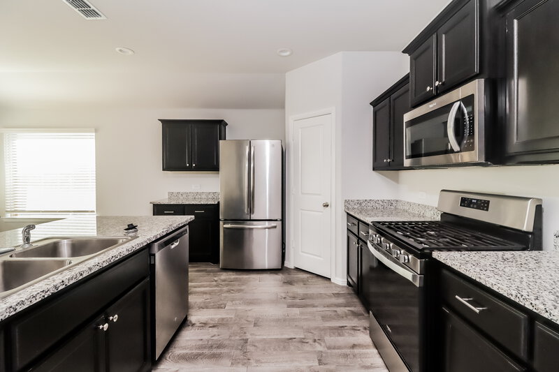 2,125/Mo, 2201 Denmark Ln Fort Worth, TX 76108 Kitchen View 2