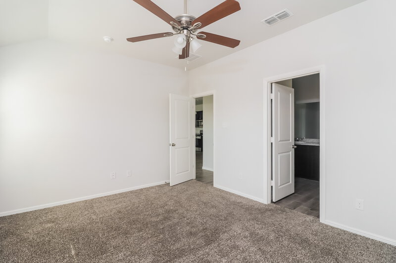 2,125/Mo, 2201 Denmark Ln Fort Worth, TX 76108 Main Bedroom View 2