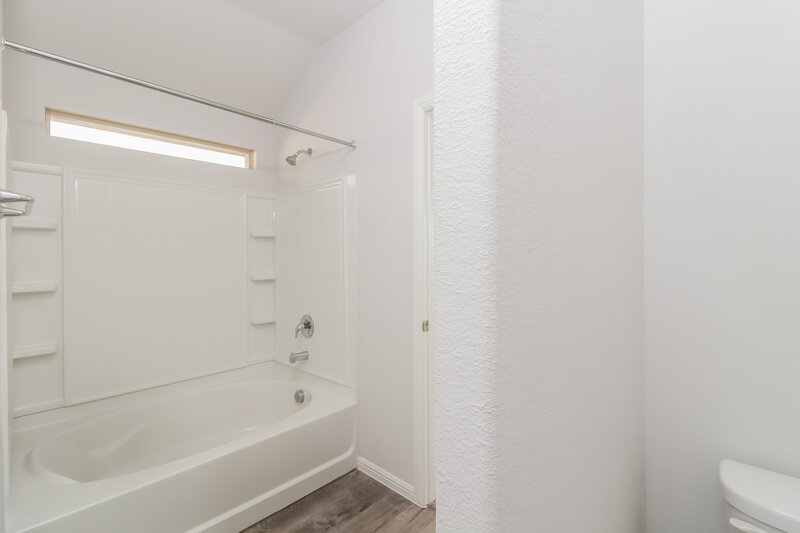 2,125/Mo, 2201 Denmark Ln Fort Worth, TX 76108 Main Bathroom View