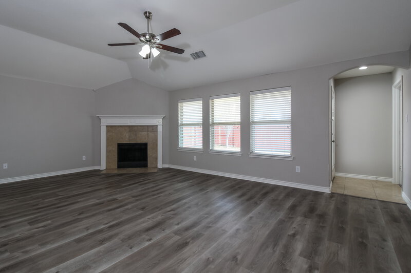 2,250/Mo, 3708 Fallmeadow St Denton, TX 76207 Living Room View 2