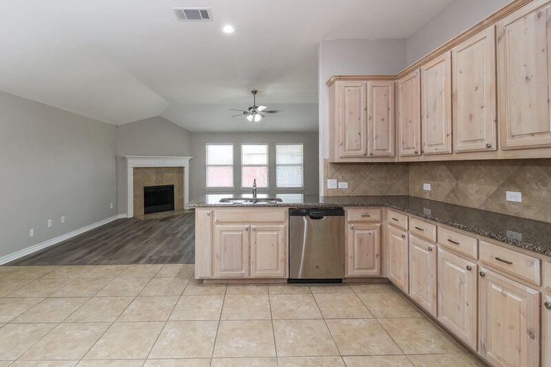 2,250/Mo, 3708 Fallmeadow St Denton, TX 76207 Kitchen View 2