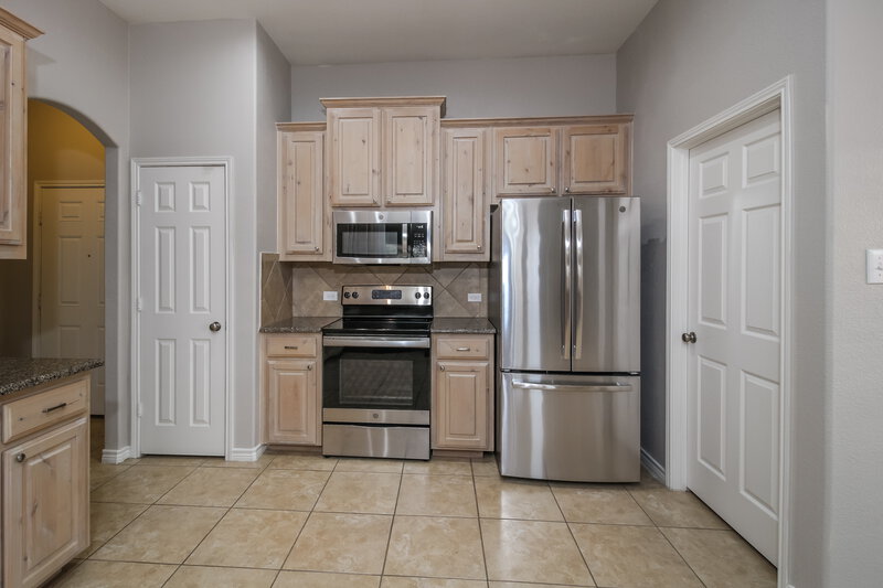 2,250/Mo, 3708 Fallmeadow St Denton, TX 76207 Kitchen View 3