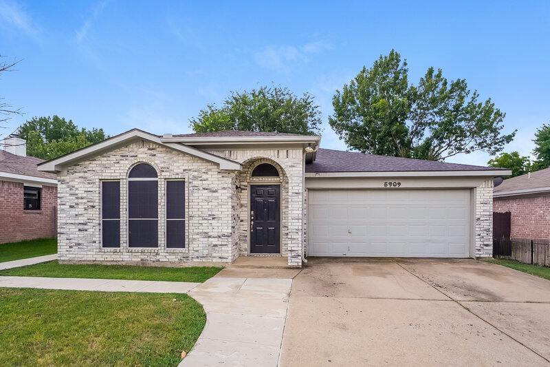 1,990/Mo, 5909 Northfield Dr Fort Worth, TX 76179 External View