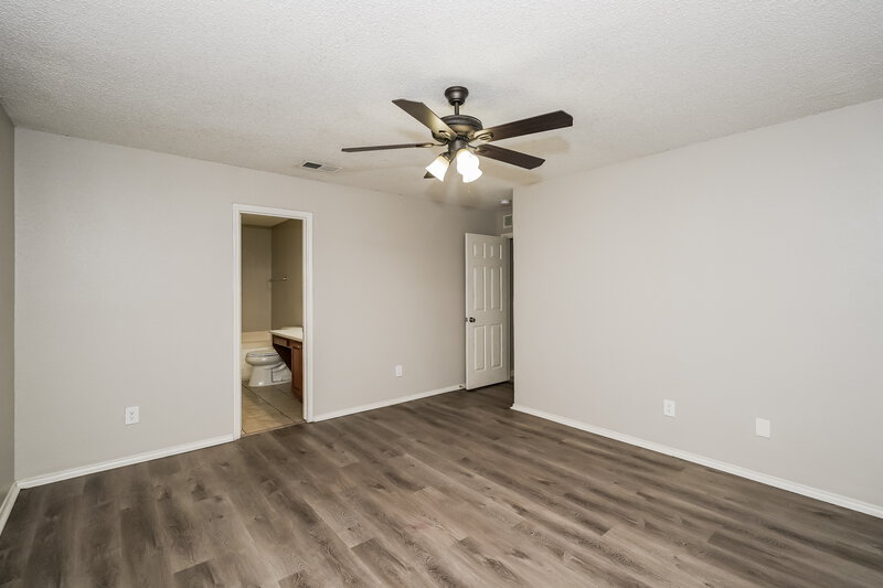 1,990/Mo, 5909 Northfield Dr Fort Worth, TX 76179 Main Bedroom View